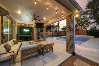 8442 Horsepen Bend Dr, Conroe, TX 77385