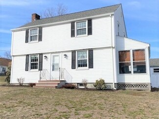 104 Perron Ave, Somerset, MA 02726
