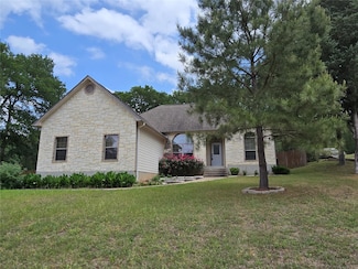 395 Mauna Loa Ln, Bastrop, TX 78602