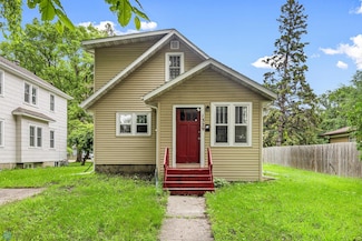 1329 12th St N, Fargo, ND 58102