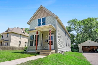 676 Rivoli St, Saint Paul, MN 55130