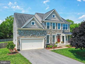 25 Summer Grove Dr, Kearneysville, WV 25430
