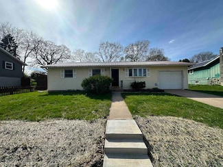 1748 Ridge Dr, Freeport, IL 61032