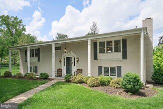9900 Golden Falcon St, Great Falls, VA 22066