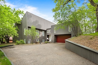 2925 Minnehaha Curve, Wayzata, MN 55391