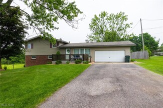8610 Dover Rd, Apple Creek, OH 44606