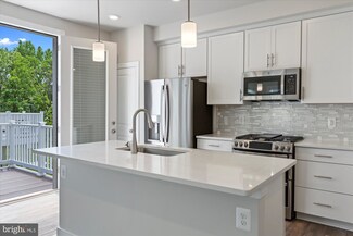 5675 Stephanie Tessa Way, Huntington, VA 22303