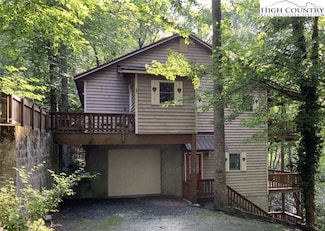 136 Hemlock Rd, Banner Elk, NC 28604