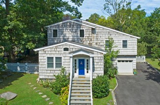 19 Gregory Rd, Cos Cob, CT 06807