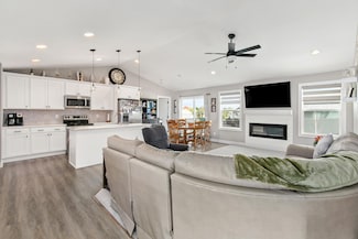 1004 Redbud Dr, Slater, IA 50244