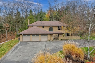 11 Woodbrook Dr, Pittsburgh, PA 15215