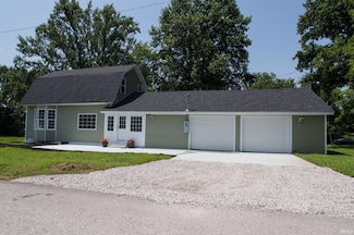 504 W 6th St, Bicknell, IN 47512