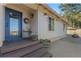 941 Colonial Rd, Roseburg, OR 97471