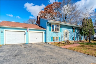 527 Cowesett Rd, Warwick, RI 02886