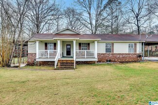 2958 Creekview Dr, Bessemer, AL 35023