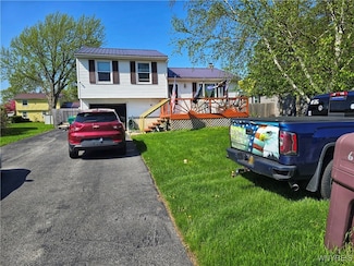 6943 Academy Ln, Lockport, NY 14094
