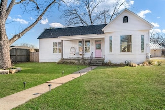 703 E Highway St, Fredericksburg, TX 78624