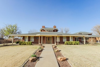 2518 N 4th St, Tahoka, TX 79373