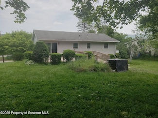314 Carnation Dr, Clarks Summit, PA 18411
