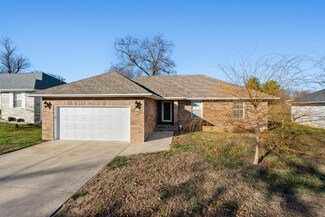 979 Glen Oaks Dr, Nixa, MO 65714