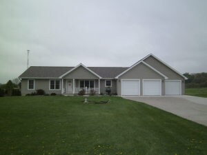 1668 Pond View Dr, Wilton, IA 52778