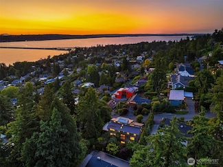 6819 SE 32nd St, Mercer Island, WA 98040