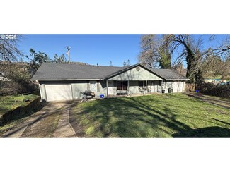 1854 SE Giles St, Roseburg, OR 97470