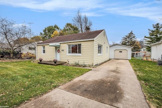122 Gaige St, Croswell, MI 48422