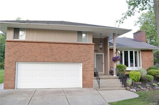 4475 E Overlook Dr, Buffalo, NY 14221