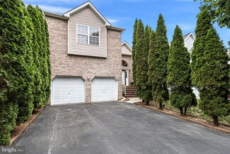 14 Vaccaro Rd, Lawrence Township, NJ 08648