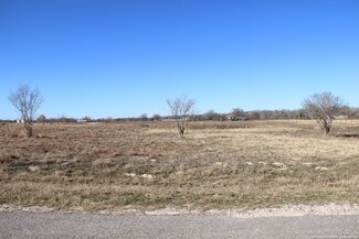 1 Kothmann Rd, La Vernia, TX 78121