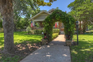 101 E Hackberry St, Fredericksburg, TX 78624