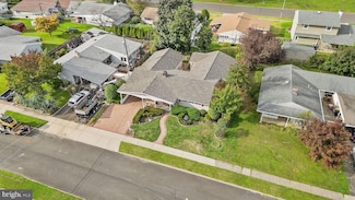 23 Leisure Ln, Levittown, PA 19054