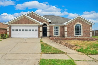 619 White Swan Dr, Arlington, TX 76002