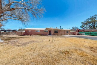 5618 Cletsoway Dr SW, Albuquerque, NM 87105