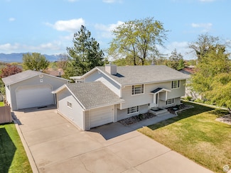 9692 Mumford Dr, Sandy, UT 84094