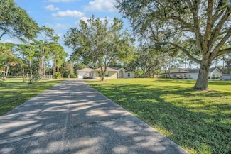 8330 Hidden Pines Rd, Fort Pierce, FL 34945