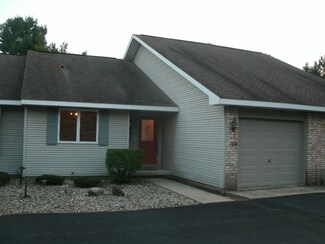 106 E Gatehouse Dr, Edmore, MI 48829