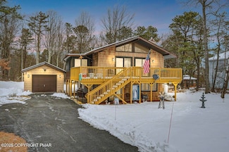 400 Clearview Dr, Long Pond, PA 18334