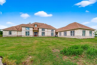 1013 Battlebell Rd, Highlands, TX 77562