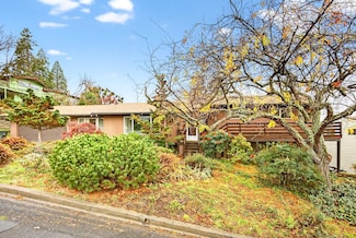 1103 Hillview Dr, Ashland, OR 97520