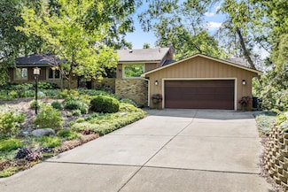 14105 Whiterock Rd, Burnsville, MN 55337