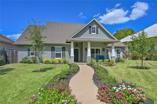 403 E Mcalpine St, Navasota, TX 77868