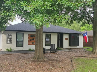 211 S Poplar St, Tomball, TX 77375