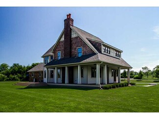 78 Bailey Ave, Middletown, RI 02842