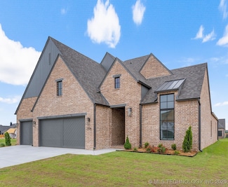 2704 W Twin Oaks St, Broken Arrow, OK 74011