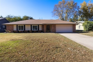 1710 SW D St, Bentonville, AR 72712