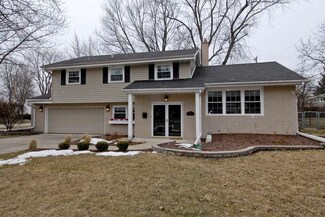 1145 Basswood Dr, Naperville, IL 60540