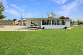 1660 N Compass Ave, Port Clinton, OH 43452