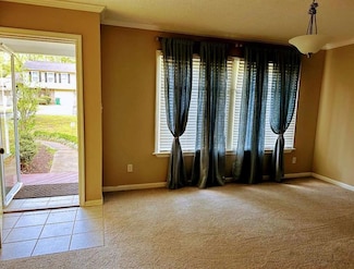 921 Hemingway Rd, Stone Mountain, GA 30088